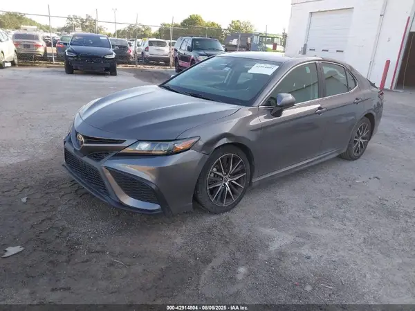 4T1G11AK5MU519704 2021 TOYOTA CAMRY - Image 2