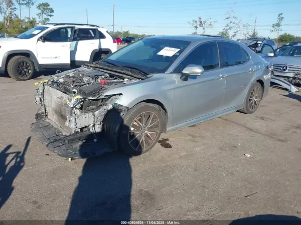 4T1G11AK5MU520772 2021 TOYOTA CAMRY - Image 2