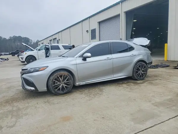 4T1G11AK5MU524692 2021 TOYOTA CAMRY - Image 1