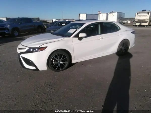 4T1G11AK5MU524949 2021 TOYOTA CAMRY - Image 2