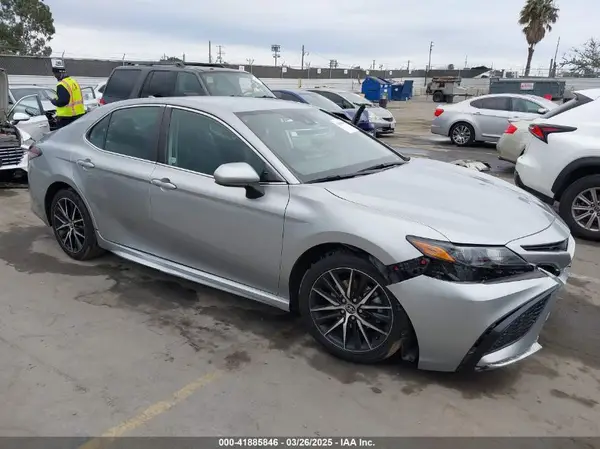 4T1G11AK5MU526829 2021 TOYOTA CAMRY - Image 1