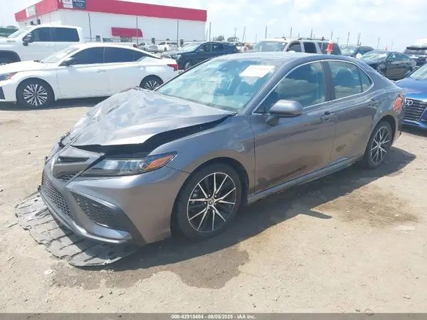 4T1G11AK5MU527303 2021 TOYOTA CAMRY - Image 2