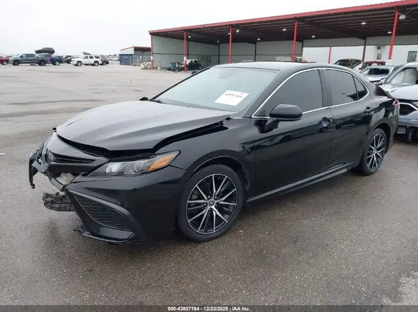 4T1G11AK5MU533831 2021 TOYOTA CAMRY - Image 2