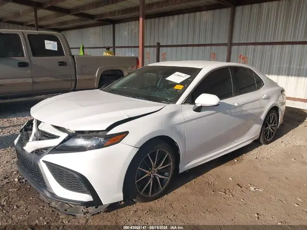 4T1G11AK5MU538415 2021 TOYOTA CAMRY - Image 2