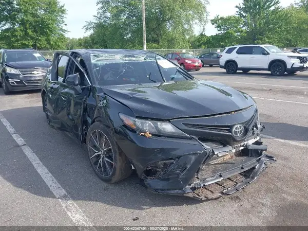 4T1G11AK5MU538852 2021 TOYOTA CAMRY - Image 1