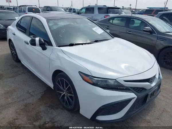 4T1G11AK5MU541315 2021 TOYOTA CAMRY - Image 1