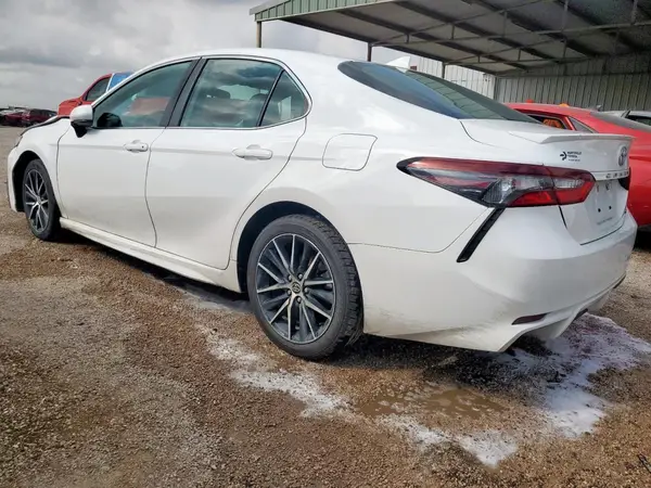 4T1G11AK5MU541637 2021 TOYOTA CAMRY - Image 2