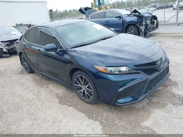 4T1G11AK5MU543890 2021 TOYOTA CAMRY - Image 1