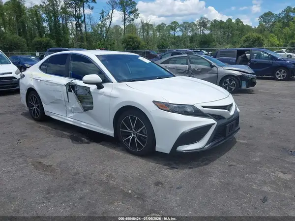 4T1G11AK5MU550693 2021 TOYOTA CAMRY - Image 1