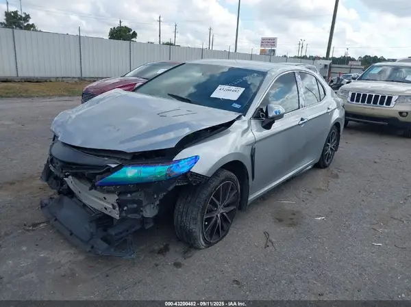 4T1G11AK5MU550886 2021 TOYOTA CAMRY - Image 2