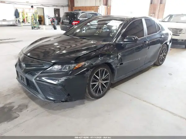 4T1G11AK5MU550984 2021 TOYOTA CAMRY - Image 2
