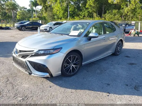 4T1G11AK5MU551102 2021 TOYOTA CAMRY - Image 2