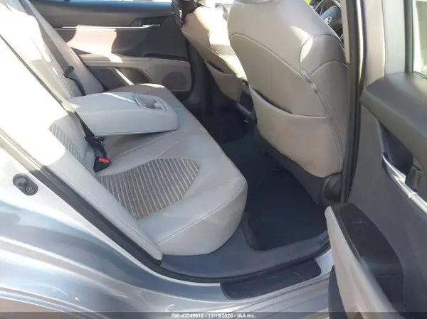 4T1G11AK5MU551102 2021 TOYOTA CAMRY - Image 8