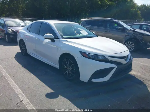 4T1G11AK5MU551956 2021 TOYOTA CAMRY - Image 1