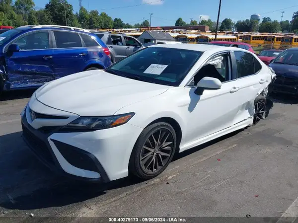 4T1G11AK5MU551956 2021 TOYOTA CAMRY - Image 2