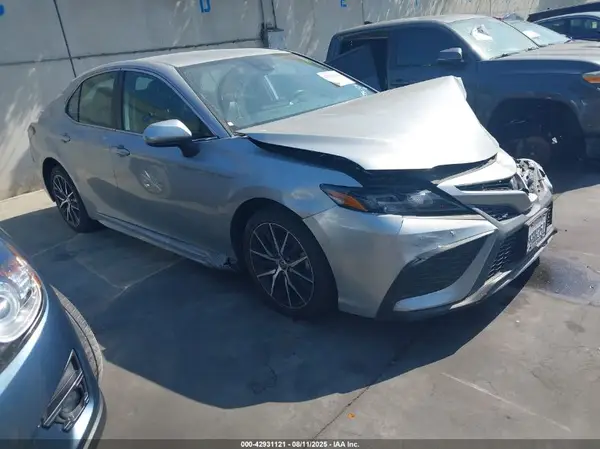 4T1G11AK5MU552122 2021 TOYOTA CAMRY - Image 1
