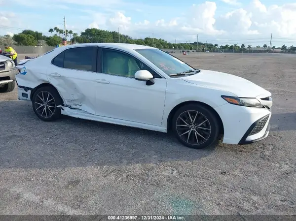 4T1G11AK5MU552315 2021 TOYOTA CAMRY - Image 1