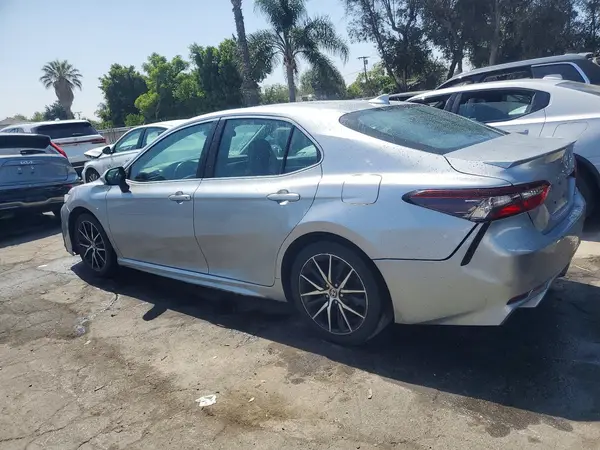 4T1G11AK5MU552802 2021 TOYOTA CAMRY - Image 2