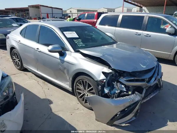 4T1G11AK5MU553528 2021 TOYOTA CAMRY - Image 1