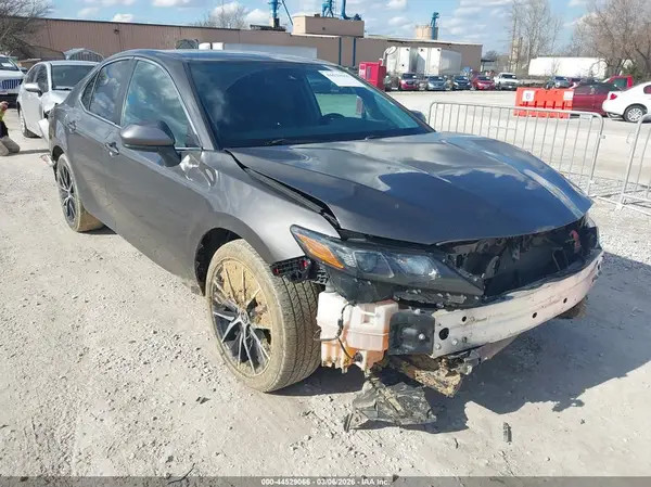 4T1G11AK5MU558132 2021 TOYOTA CAMRY - Image 1