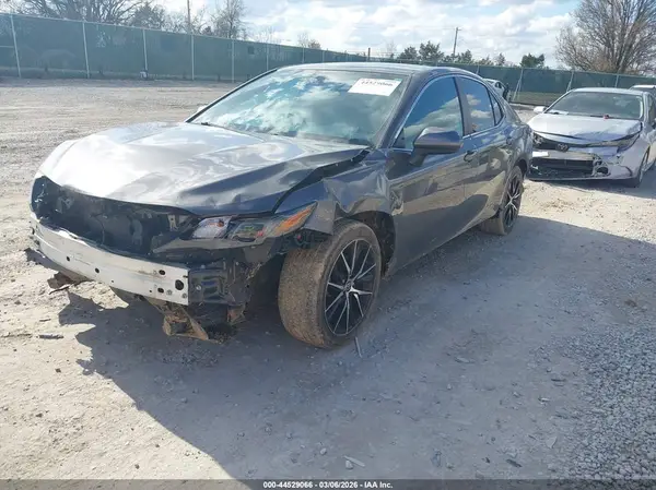 4T1G11AK5MU558132 2021 TOYOTA CAMRY - Image 2