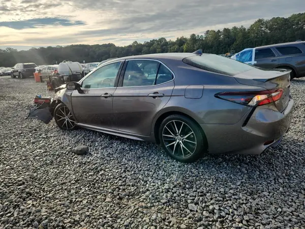 4T1G11AK5MU558860 2021 TOYOTA CAMRY - Image 2