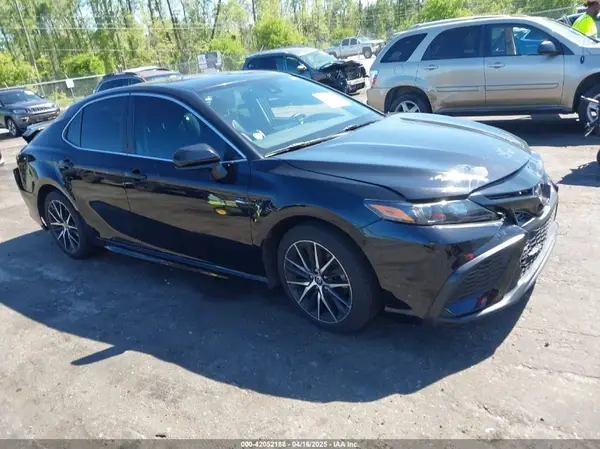 4T1G11AK5MU561225 2021 TOYOTA CAMRY - Image 1