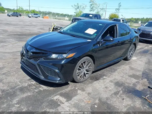 4T1G11AK5MU561225 2021 TOYOTA CAMRY - Image 2
