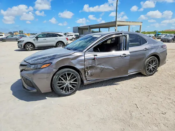 4T1G11AK5MU562309 2021 TOYOTA CAMRY - Image 1
