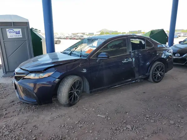 4T1G11AK5MU563220 2021 TOYOTA CAMRY - Image 1