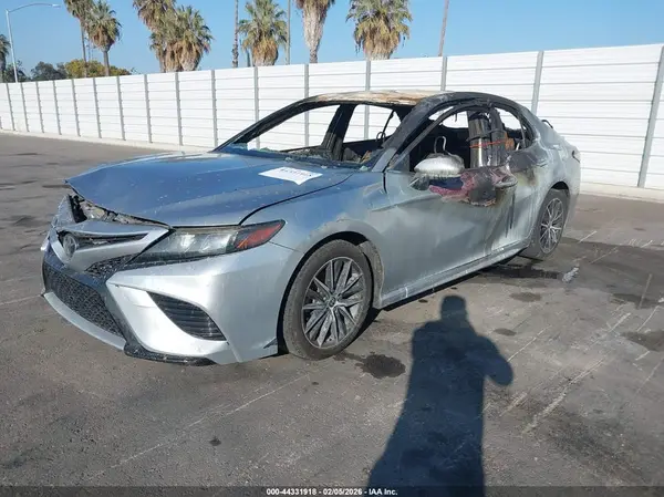 4T1G11AK5MU565095 2021 TOYOTA CAMRY - Image 2