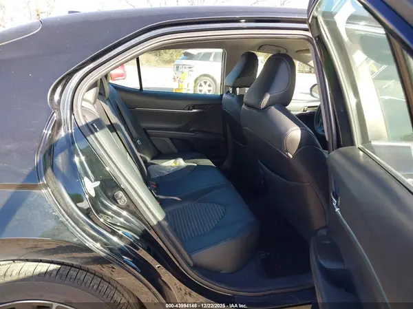 4T1G11AK5MU565775 2021 TOYOTA CAMRY - Image 8