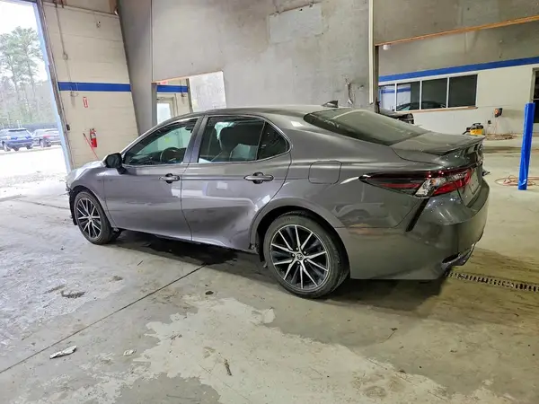 4T1G11AK5MU568823 2021 TOYOTA CAMRY - Image 2
