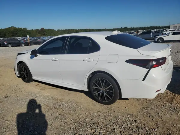 4T1G11AK5MU572404 2021 TOYOTA CAMRY - Image 2