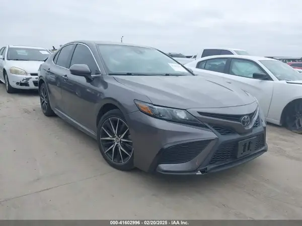 4T1G11AK5MU573231 2021 TOYOTA CAMRY - Image 1