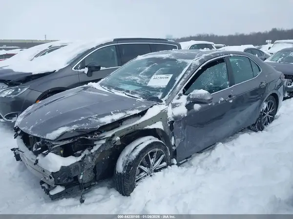 4T1G11AK5MU574492 2021 TOYOTA CAMRY - Image 2
