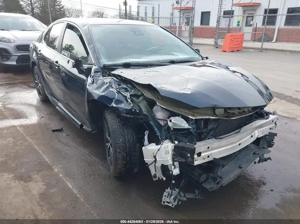 4T1G11AK5MU575433 2021 TOYOTA CAMRY - Image 1