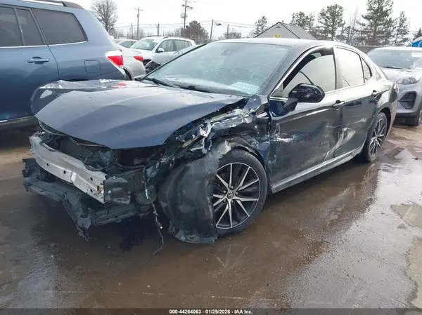 4T1G11AK5MU575433 2021 TOYOTA CAMRY - Image 2