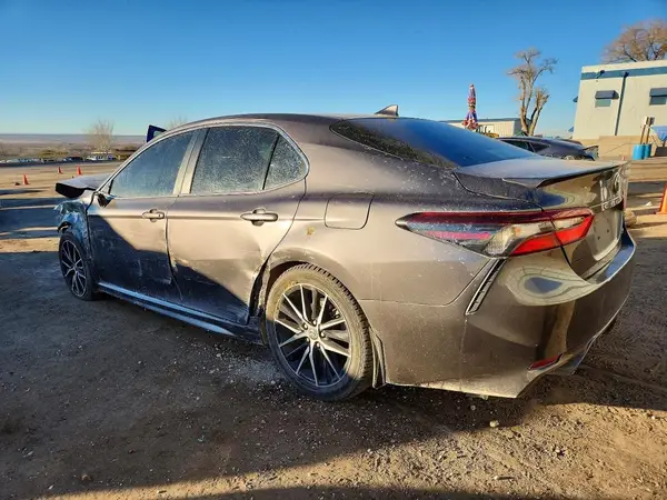 4T1G11AK5MU578610 2021 TOYOTA CAMRY - Image 2