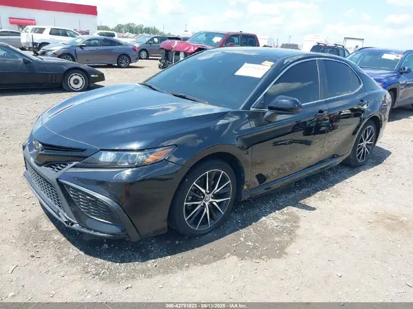 4T1G11AK5MU579644 2021 TOYOTA CAMRY - Image 2