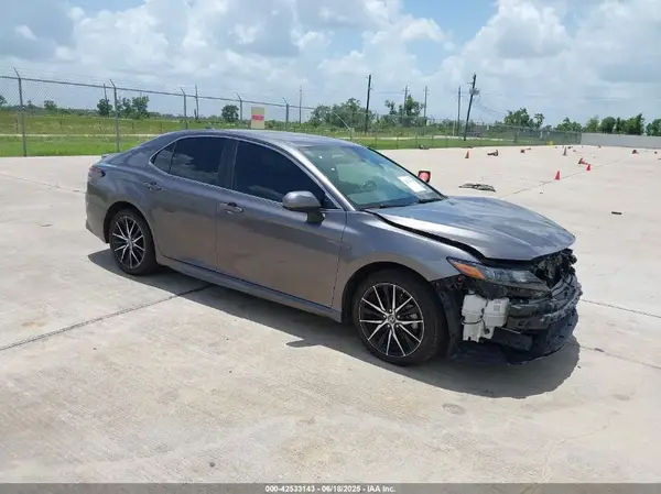 4T1G11AK5MU580325 2021 TOYOTA CAMRY - Image 1