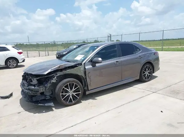 4T1G11AK5MU580325 2021 TOYOTA CAMRY - Image 2