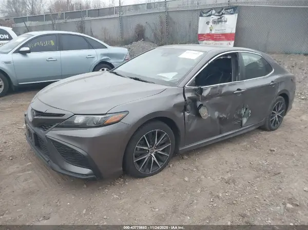 4T1G11AK5MU586206 2021 TOYOTA CAMRY - Image 2