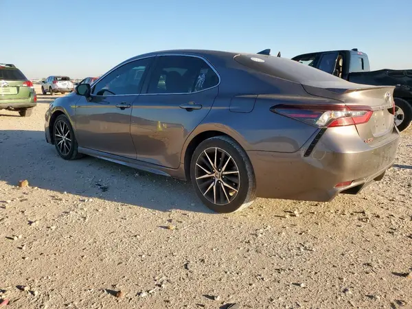 4T1G11AK5MU586772 2021 TOYOTA CAMRY - Image 2