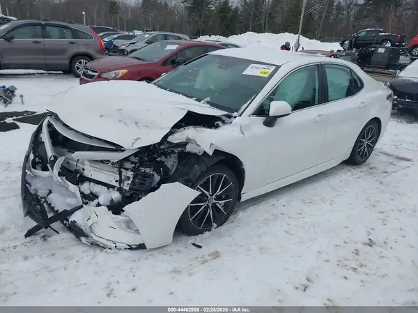 4T1G11AK5MU586982 2021 TOYOTA CAMRY - Image 2