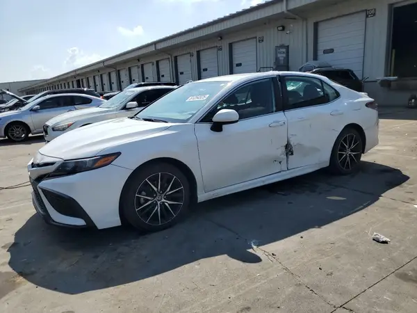 4T1G11AK5MU588411 2021 TOYOTA CAMRY - Image 1