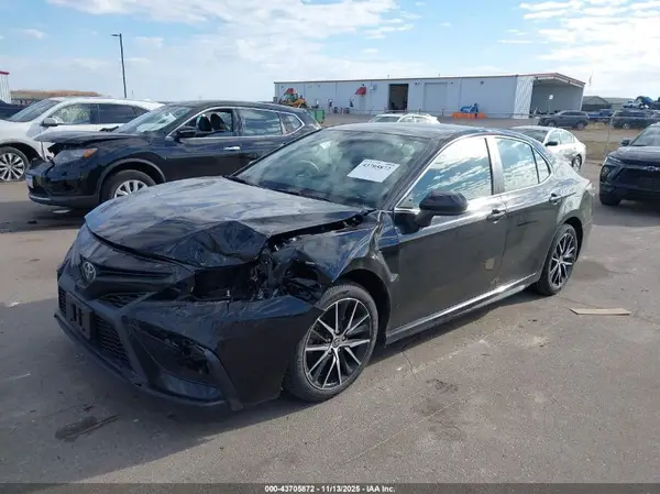 4T1G11AK5MU591860 2021 TOYOTA CAMRY - Image 2