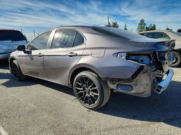 4T1G11AK5MU597724 2021 TOYOTA CAMRY - Image 2