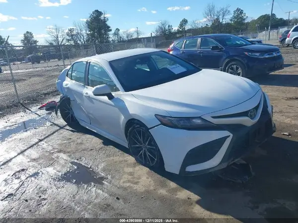 4T1G11AK5MU601402 2021 TOYOTA CAMRY - Image 1