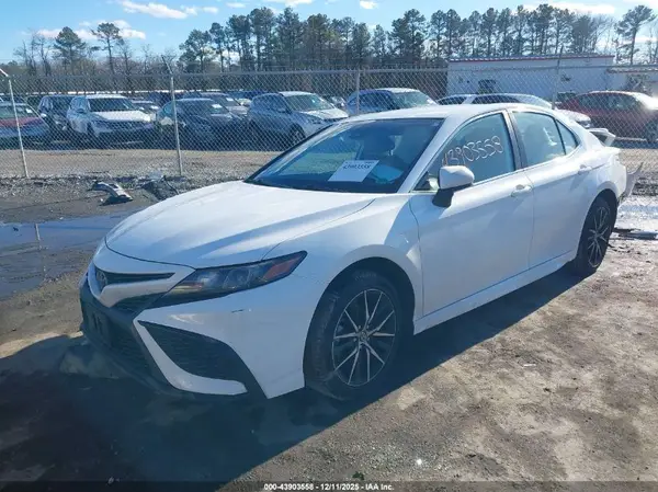 4T1G11AK5MU601402 2021 TOYOTA CAMRY - Image 2